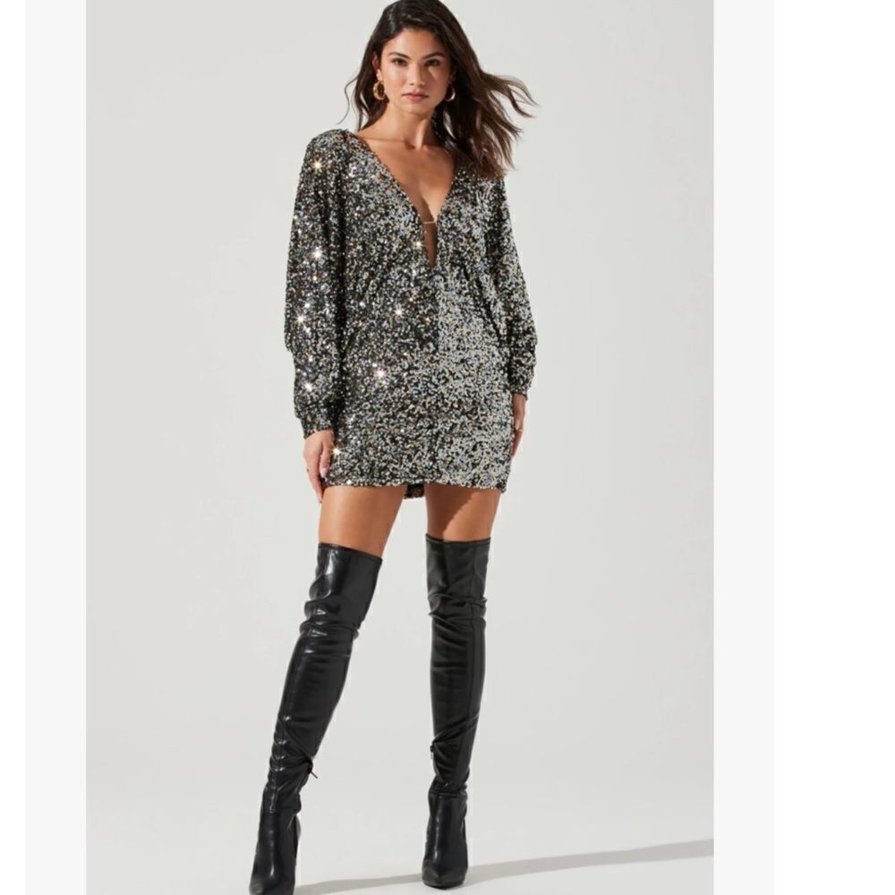ASTR NEBULA SEQUINS DOLMAN MINI DRESS Medium